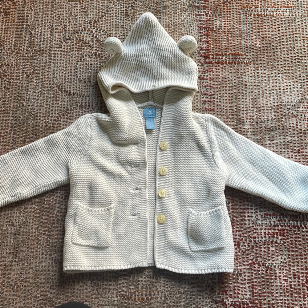 Gap sweater